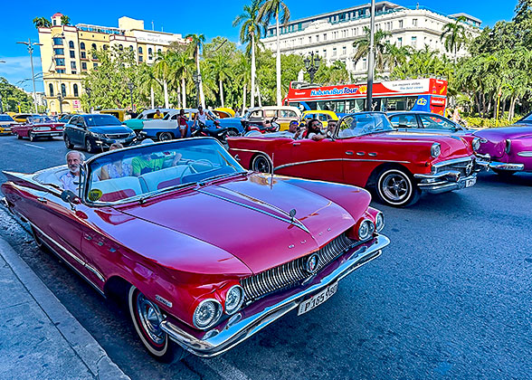 Havana City Tour by American Vintage Car