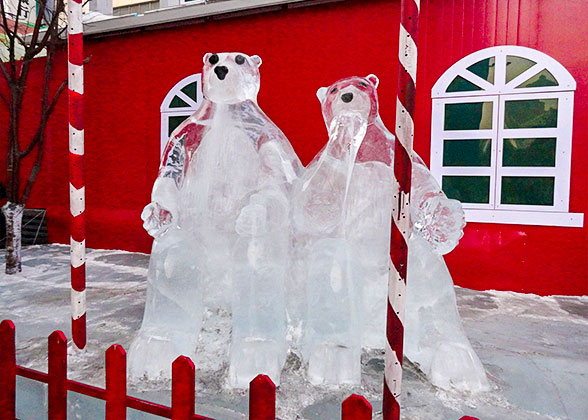 Bear-shaped ice sculpture