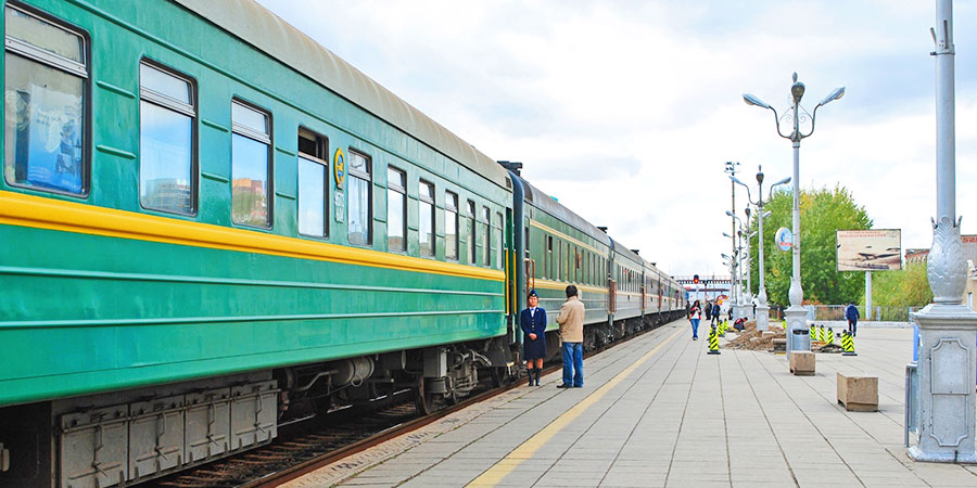 Beijing – Ulaanbaatar Train Stopping at Erlian Port