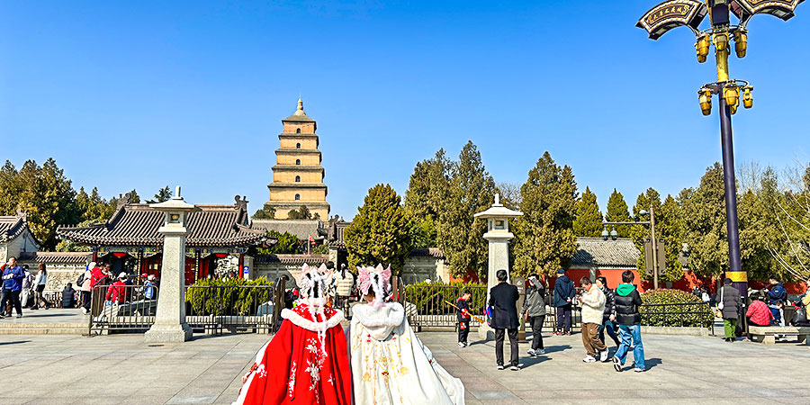 Tourists Wearing Hanfu in Xi'an