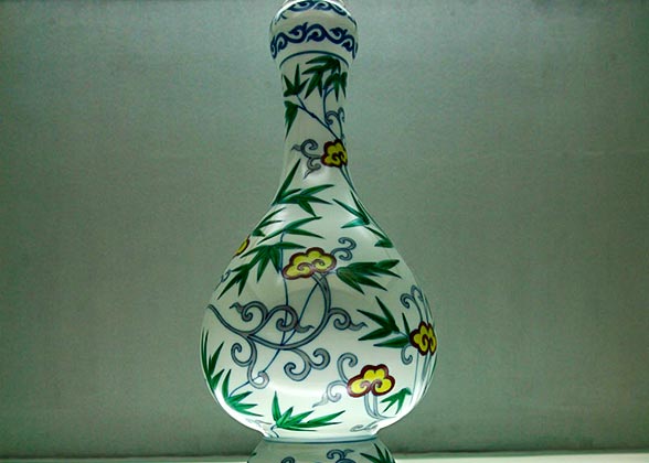 Polychrome porcelain