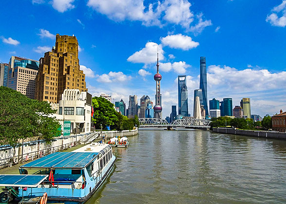 Stunning Skyscrapers Seen from the Bund