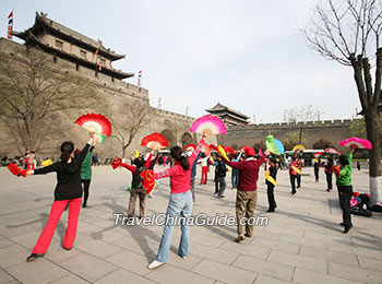 Local people dancing in the City Wall Park