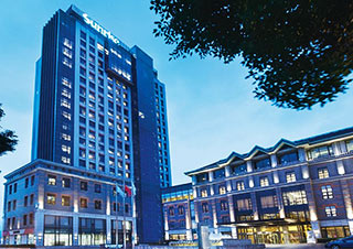 Shanghai Tour Hotels Peninsula Howard Johnson Business Club - 