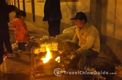 Xian Street Scene — Making Popcorn 