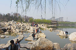 Qujiang Pool Park in Xian