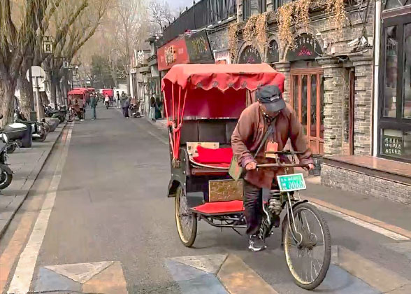 Go around Hutongs in Beijing