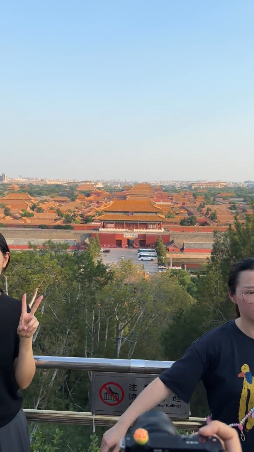 Have a Panoramic View of Forbidden City at Jingshan Park