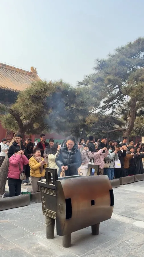 Worshippers at Lama Temple