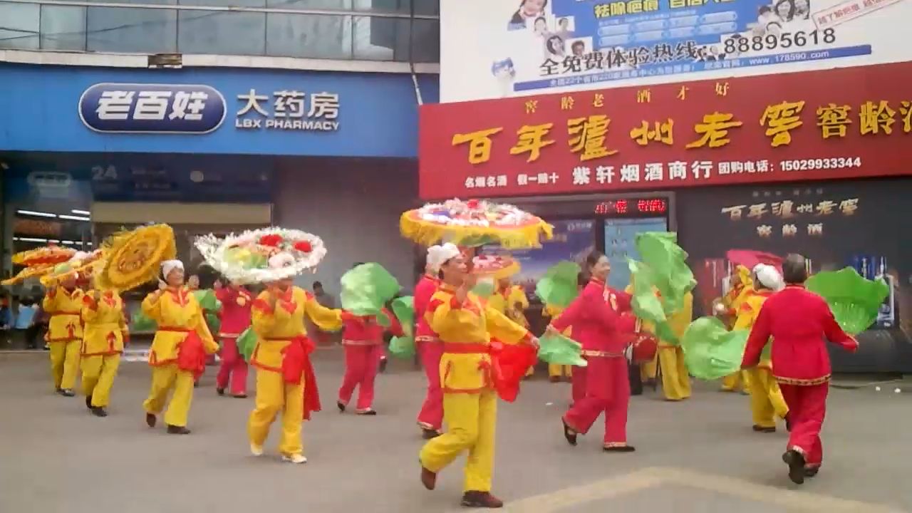 Local People Enjoying the Yangge Folk Dance