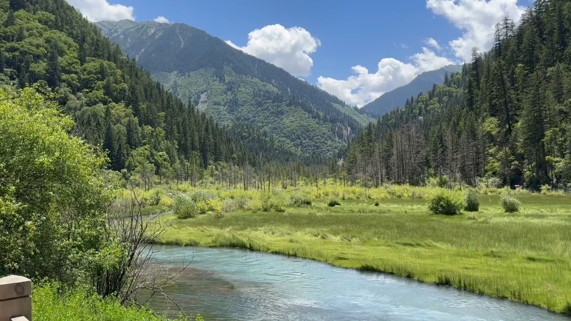 Beautiful Scenery of Jiuzhaigou
