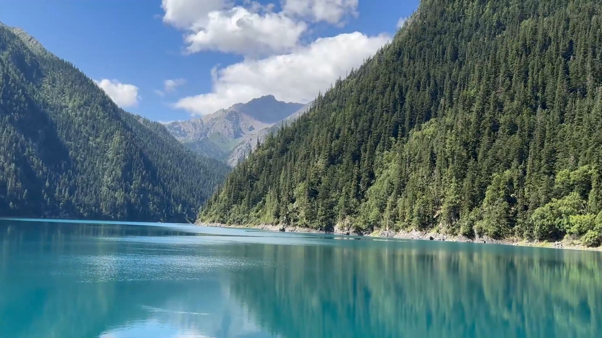 Beautiful Scenery of Jiuzhaigou Valley
