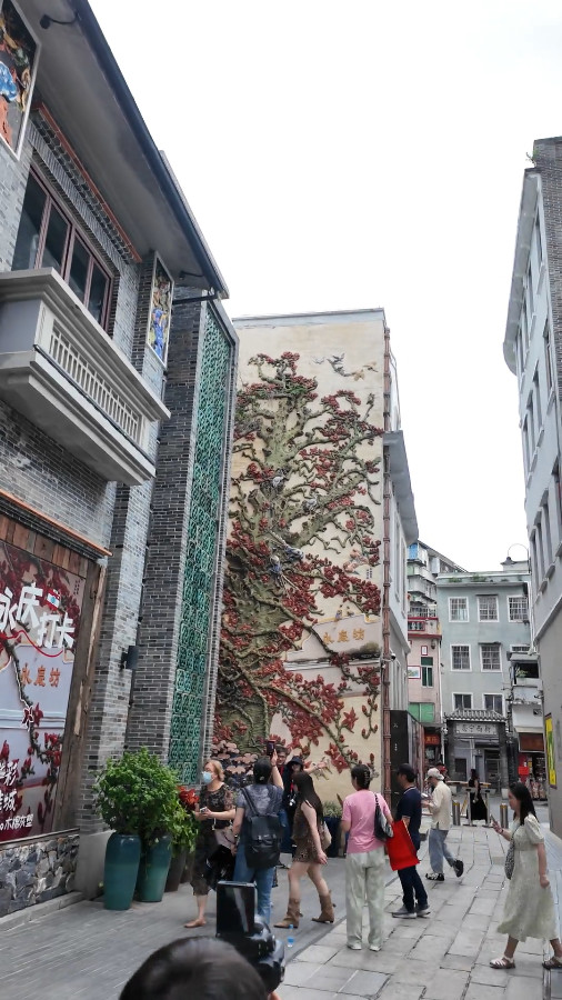 Yongqing Fang in Guangzhou