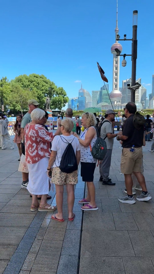 Take Pictures of the Oriental Pearl Tower in front of Historical Architectures at the Bund