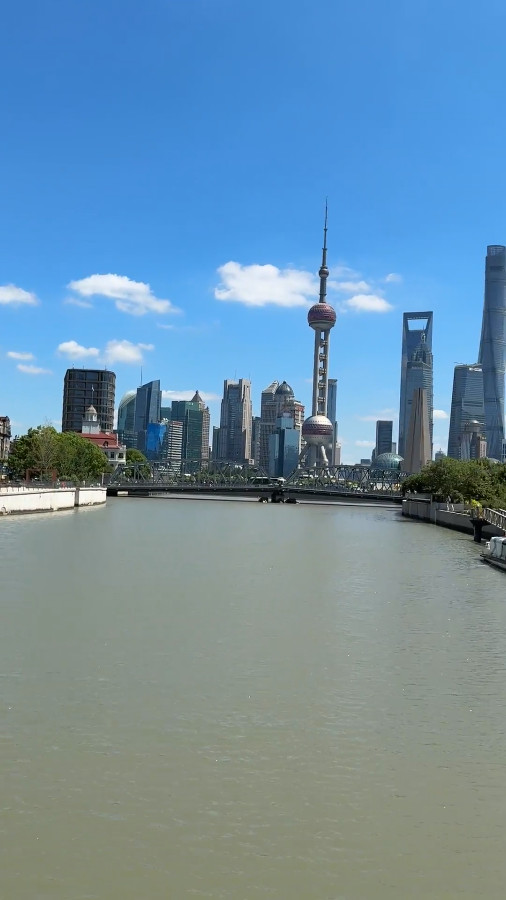 Get Close to the Oriental Pearl Tower on Zhapu Road Bridge