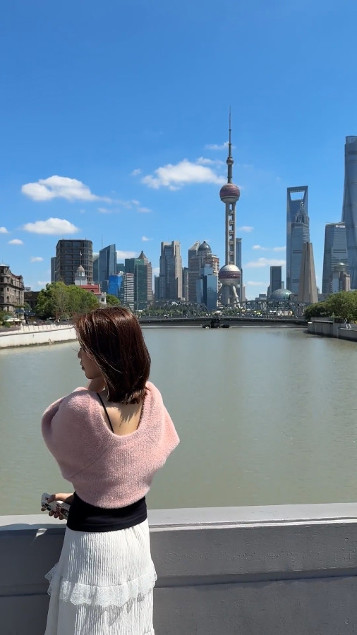 Zhapu Road Bridge, a Prime Photo Spot for the Modern and History of Shanghai