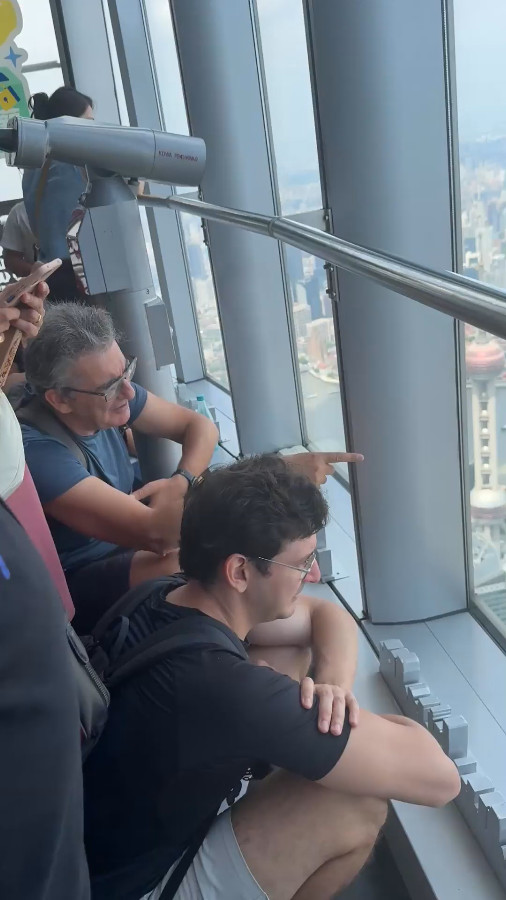 Appreciate the Cityscape of Shanghai on 118F of Shanghai Tower