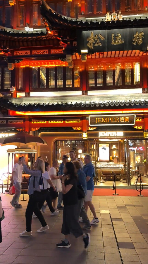 International Visitors at Yu Garden Bazaar