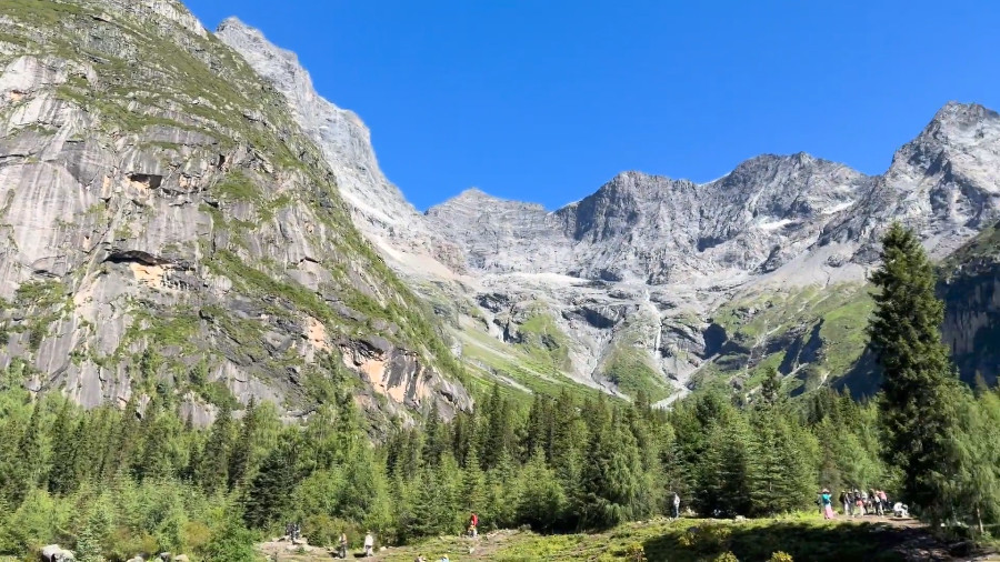 Peaks of Four-maid Mountain, Sichuan