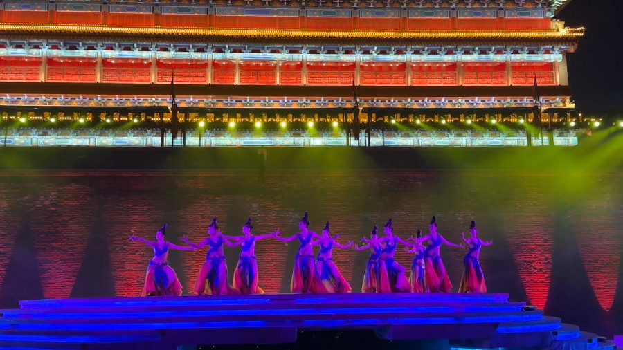 Performance at Yongning Gate, Xian City Wall