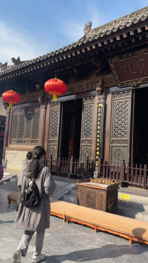 The Main Shrine Hall of Daci'en Temple