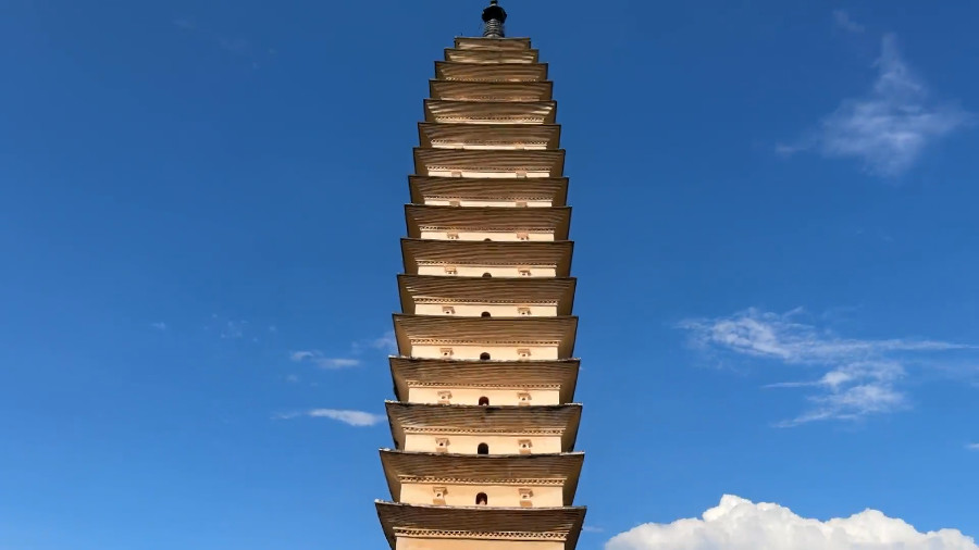 Monks at Chongsheng Three Pagodas, Dali