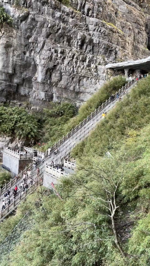 999 Steps to Tianmen Cave, Tianmen Mountain