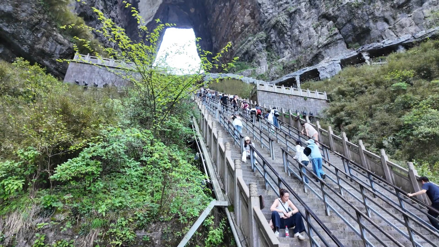 999 Stairs to Heaven’s Gate, Tianmen Mountain