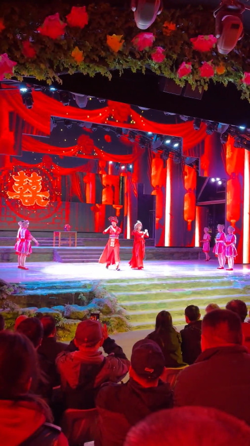 Dance Show, Furong Town