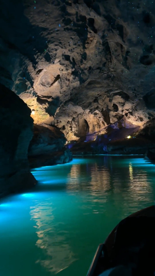 Sightseeing Boat, Yellow Dragon Cave, Zhangjiajie