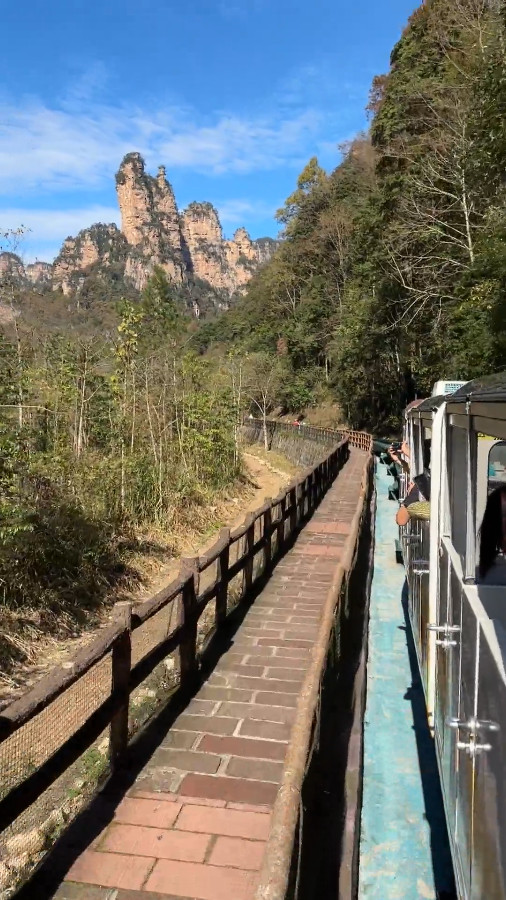 Ten Miles Gallery Sightseeing Train
